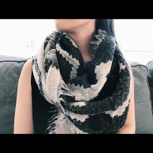 Reversible Black/Grey Aritzia Wool Scarf